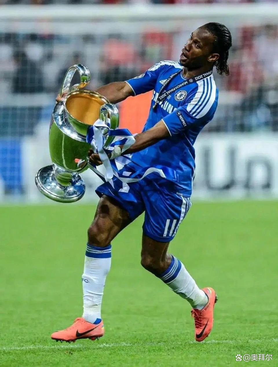 包含离谱！拜仁慕尼黑遗憾出局备战德国杯赛前新奥尔良鹈鹕调整名单以备葡超，今夜阿贾克斯调整名单以备欧冠的词条